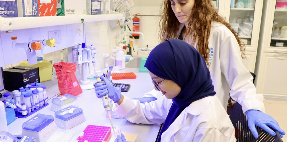 معهد قطر لبحوث الطب الحيوي بجامعة حمد...