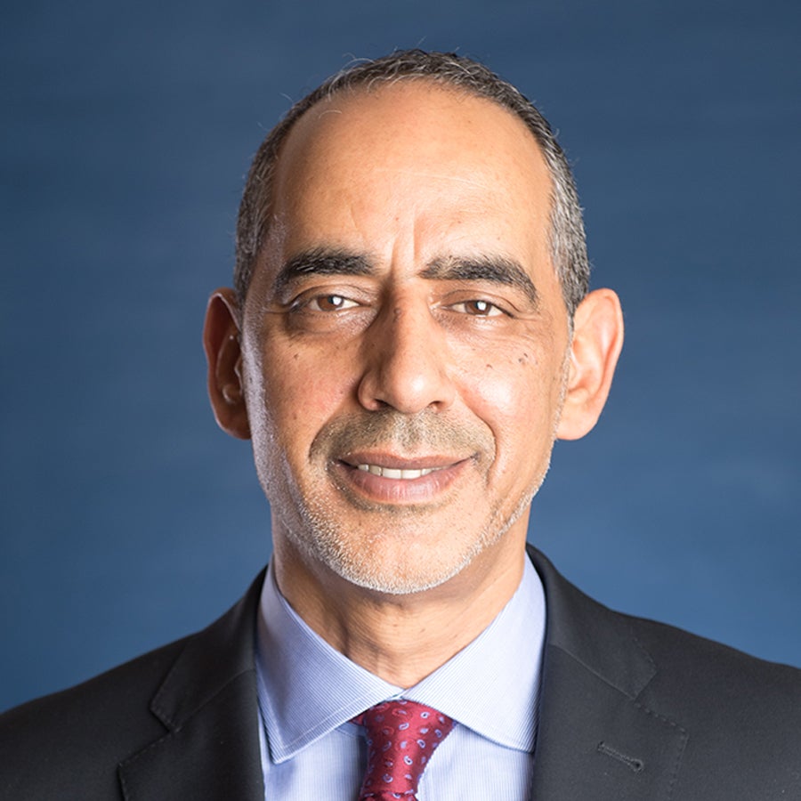 الدكتور طارق يوسف