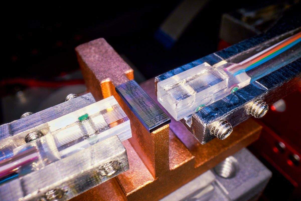 رقائق (زانادو) الضوئية للحوسبة الكمية