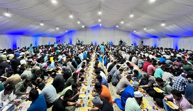 Volunteers serving food to over 2,000 guests at the Ramadan tent in Education City. 